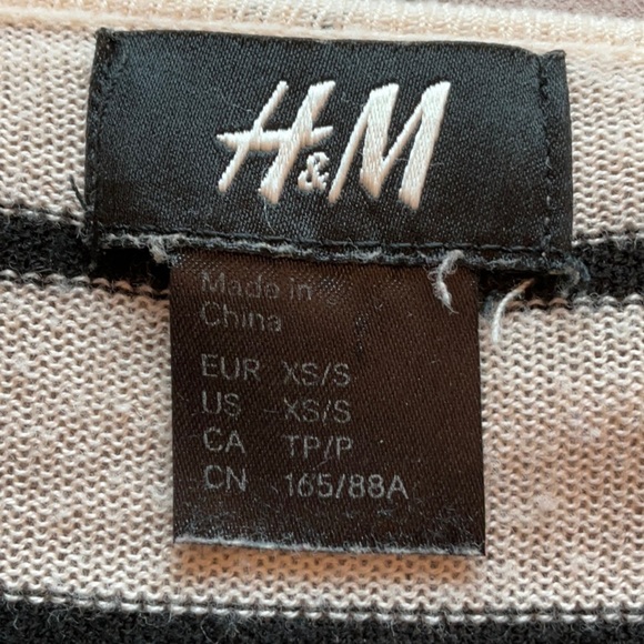 H&M Off the Shoulder Striped Top - XS (fits larger) - Picture 4 of 6